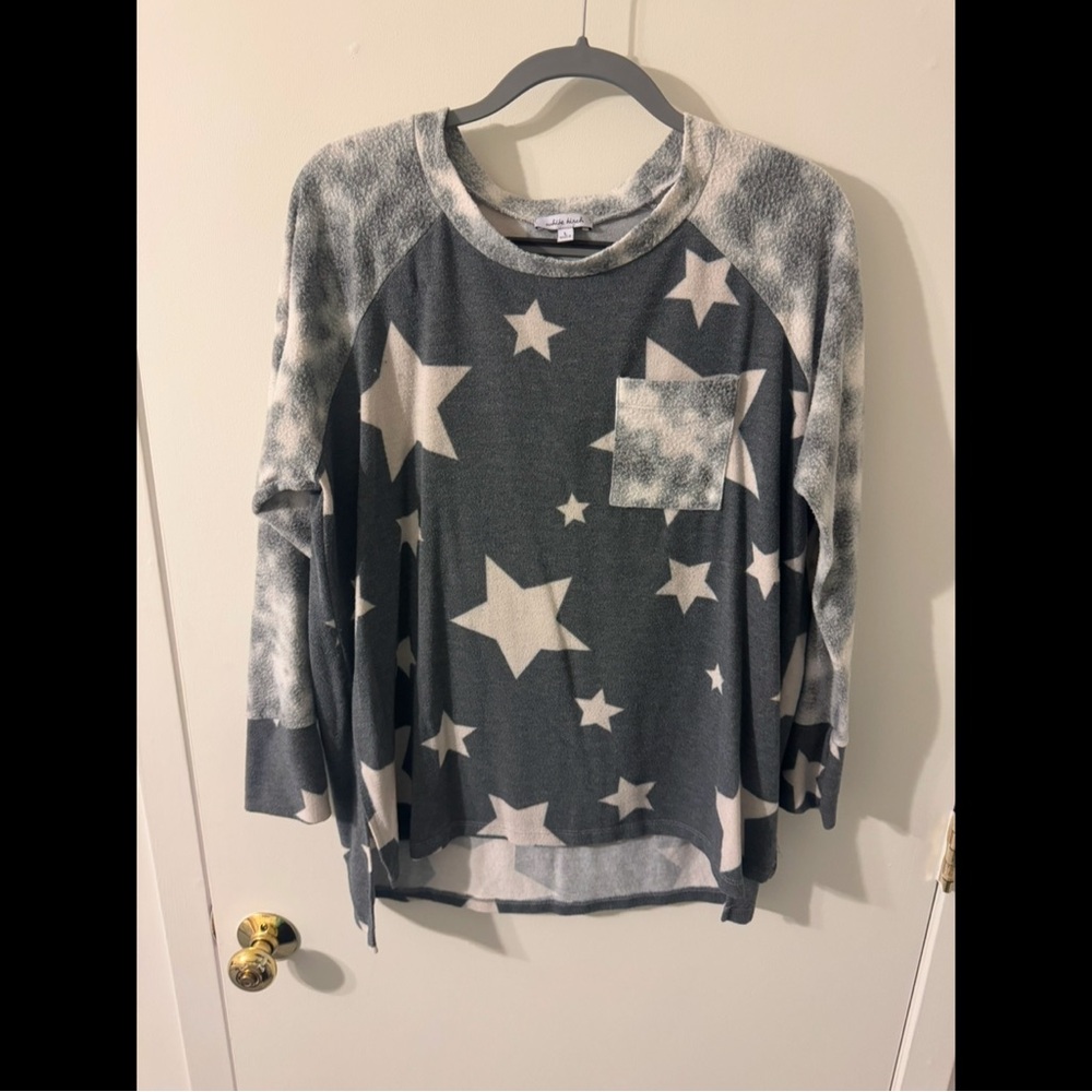 White Birch Gray Star Patterned Top
